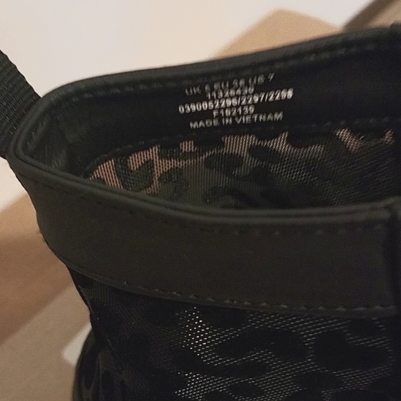 High top sneakers. - Picture 4 of 5